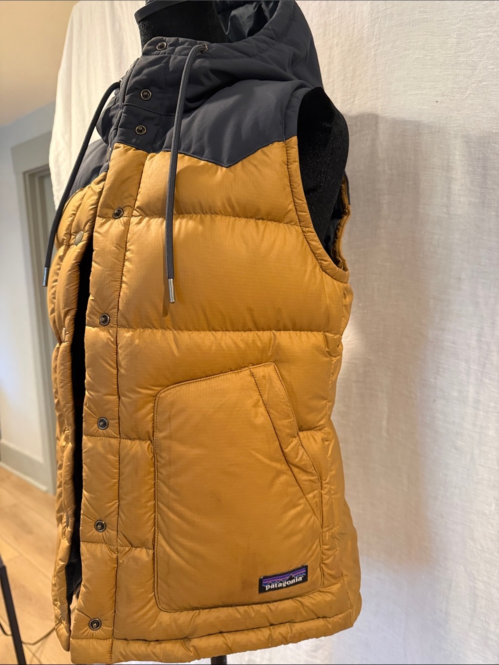 Patagonia Bivy retro Mustard and Charcoal Hooded Puffer Vest size S - Picture 4 of 10